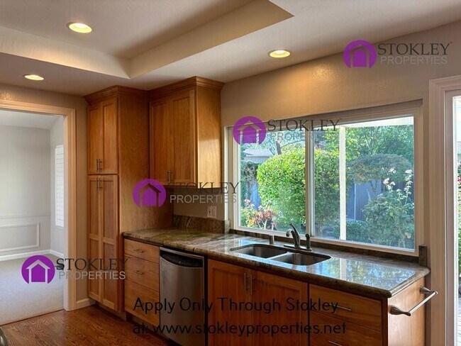 Building Photo - 637 Tarrytown Ct