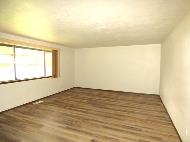 Building Photo - 3 bed 1.5 bath home in North Salem