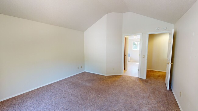 Building Photo - Prime Mountain Park Location! Minutes to D...