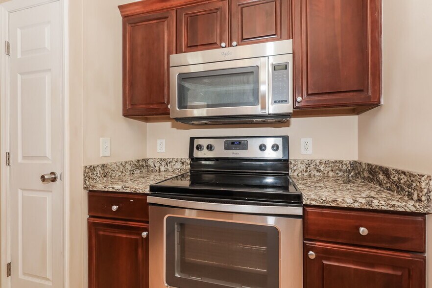 Building Photo - 8000 Poplar Grove Cir
