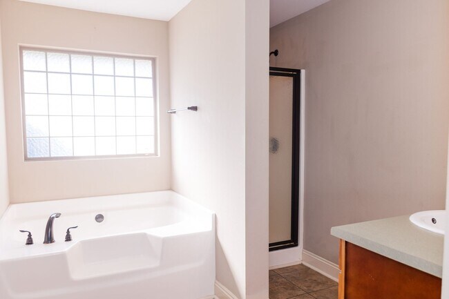 Building Photo - 3 bedrooms, 2 baths in Bay Branch estates!