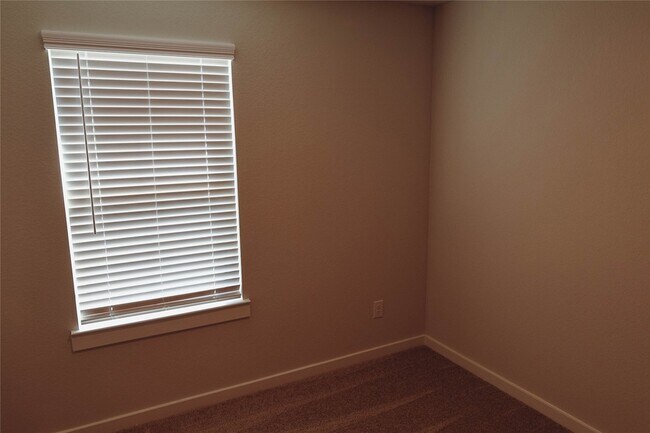 Building Photo - 16 Courageous Side Way