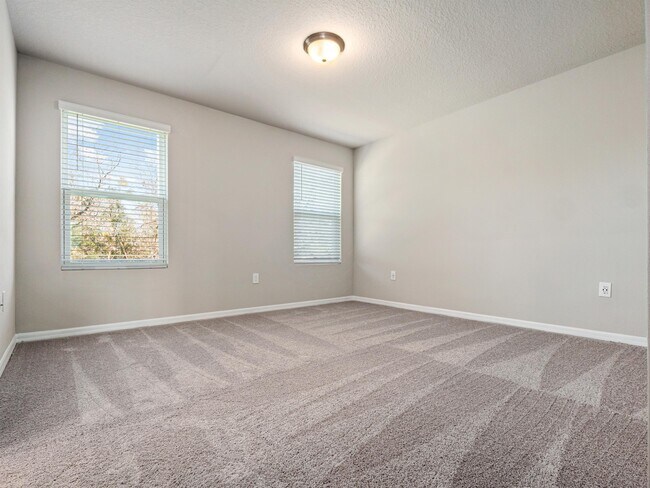 Building Photo - 658 Legacy Lp