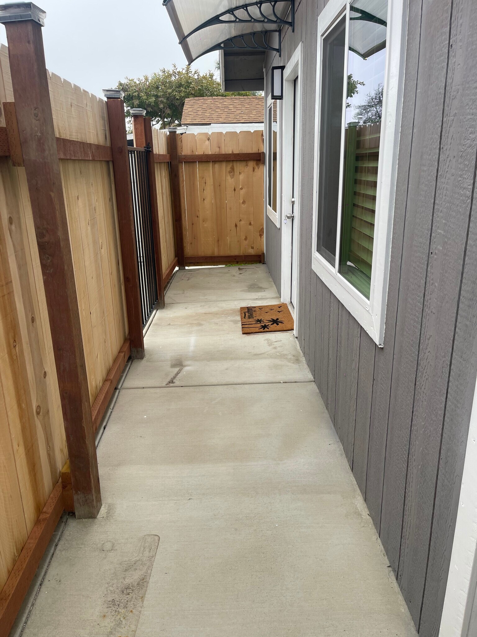 Building Photo - 2529 Crommelin Ave