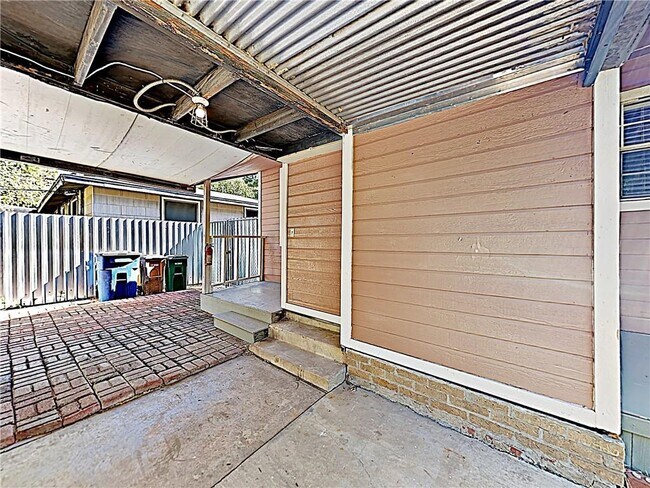Building Photo - 5204 Berkman Dr