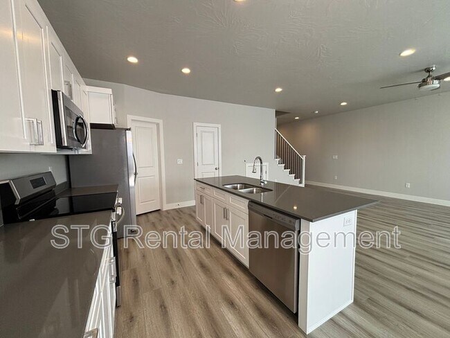 Building Photo - 983 S 4380 W