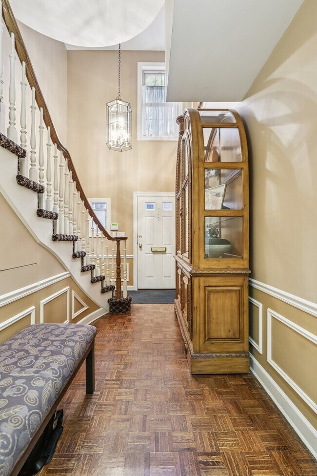 Building Photo - 19 Landmark St