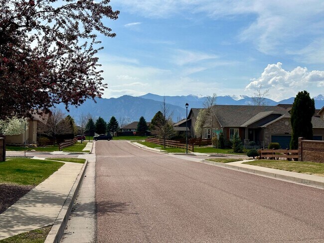 Building Photo - Elegant & Spacious 4BD Home with 3-Car Gar...