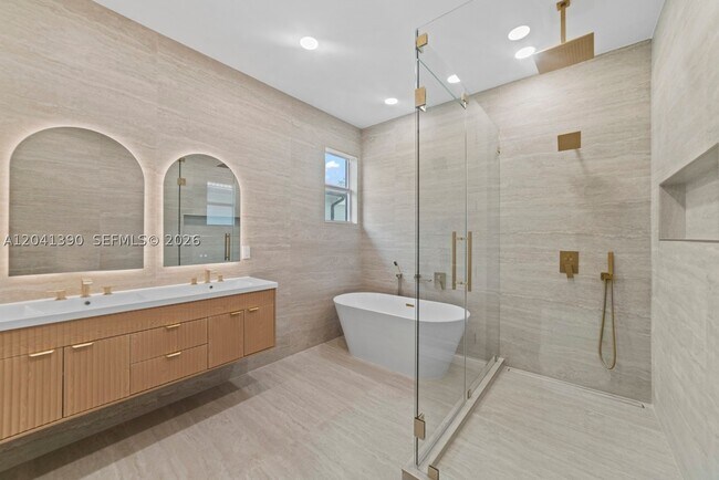 Building Photo - 3040 SW 44th St