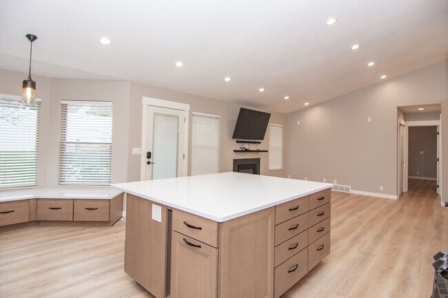 Building Photo - Bountiful Home w/ 2 Car Garage, EV Charger, & Updated Remodeling