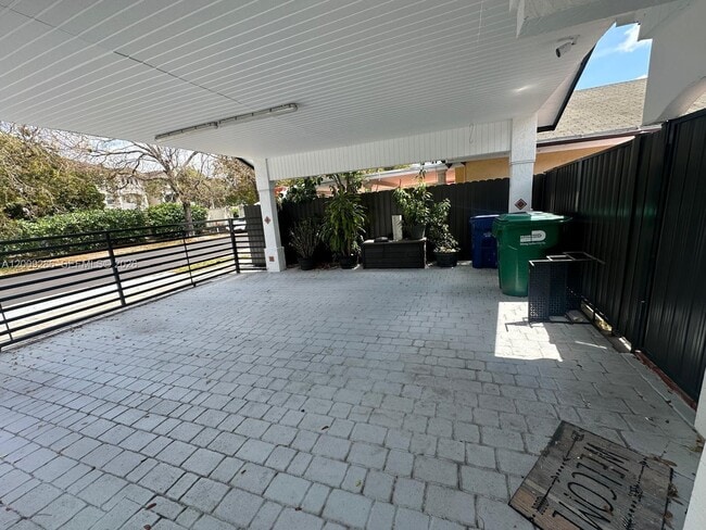 Building Photo - 403 SW 89th Pl