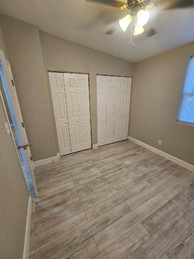 Building Photo - 703 W Veterans Dr