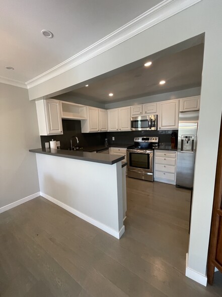 Kitchen - 8960 Cynthia St