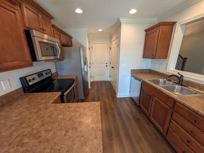 Building Photo - 903 Tanager Pl