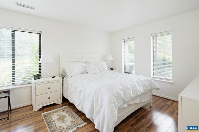 Building Photo - 11 Waterwheel Ct