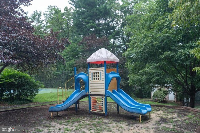 Building Photo - 3426 Martha Custis Dr