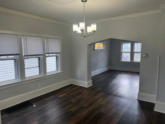 Building Photo - 2146 S Aldrich St