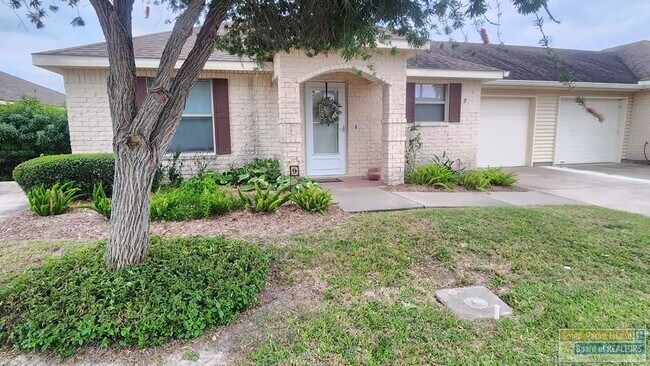 Building Photo - 9 Doral Dr