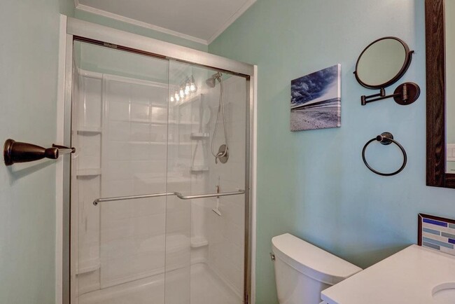 Building Photo - FURNISHED OFF-SEASON MONTHLY RENTAL-STARTI...