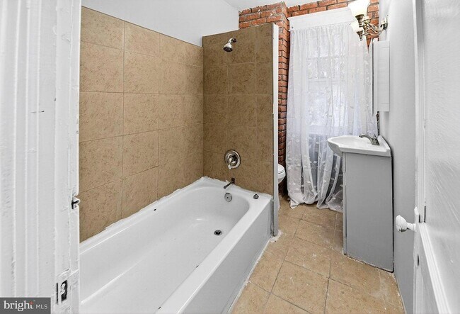 Building Photo - 53 Sanhican Dr