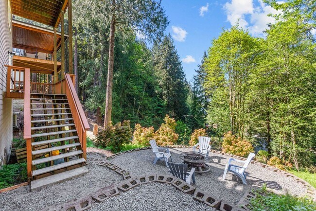 Building Photo - 3 Bed, 3 Bath Custom Built Home in Sudden Valley