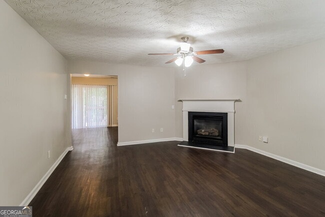 Building Photo - 451 Springbottom Ct SE