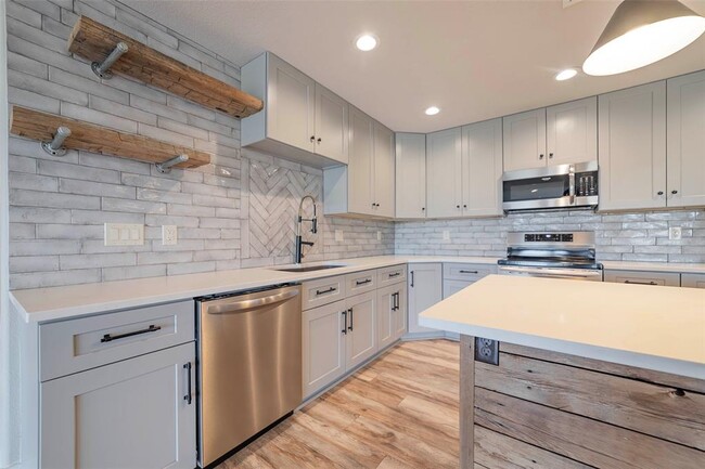Building Photo - 620 Galston
