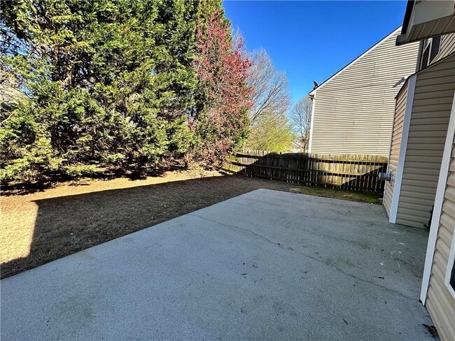 Building Photo - 2403 Walnut Tree Ln