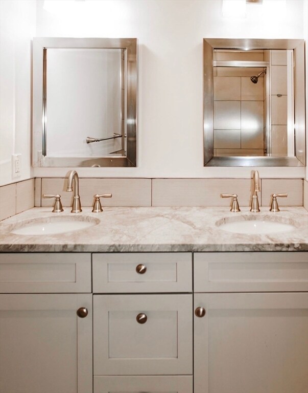 Building Photo - 643 E 5th St