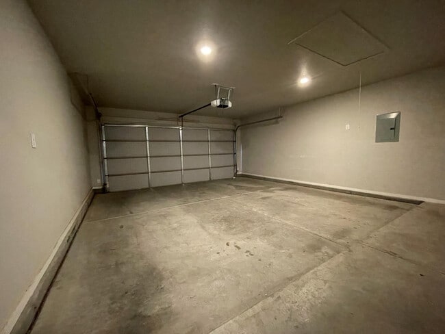 Building Photo - 2140 N Texas Ave