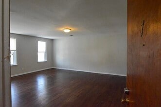 Building Photo - 2426 1/2 S 16th St #7