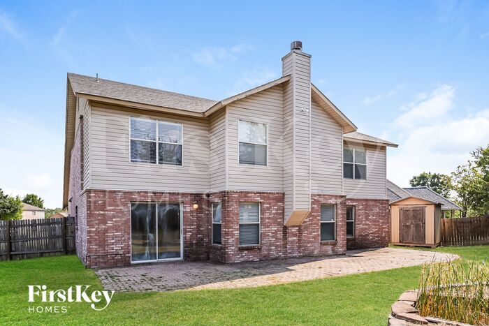 Building Photo - 301 Sunset Oaks Dr