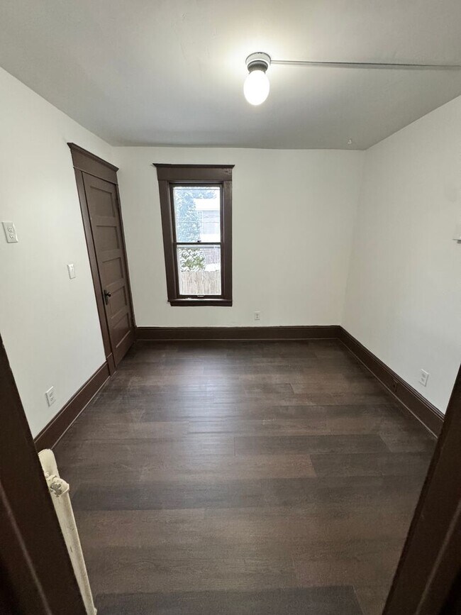 Building Photo - 1021 Charles Ave