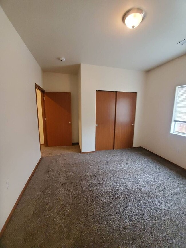 Building Photo - 1729 W Bemis St