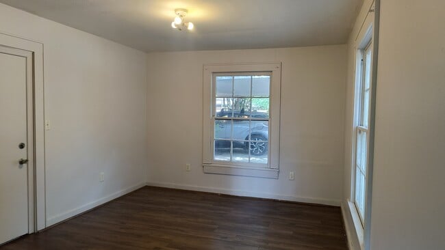 Building Photo - 1215 S Elm St