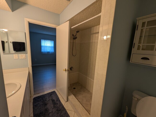 Building Photo - 4418 Parrot Ave