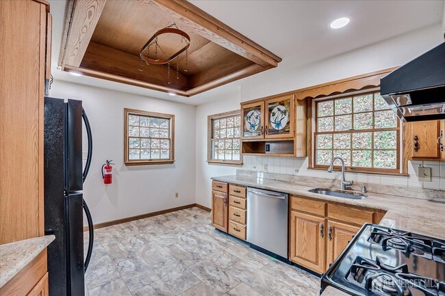 Building Photo - 23 Cardownie St