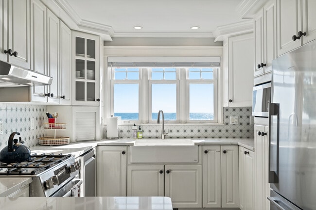 Building Photo - 207 Beach Ave
