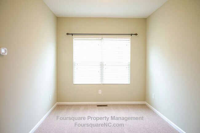 Building Photo - Charming End-Unit Townhome with Bonus Room, Screened Porch & 2-Car Garage – Convenient to RTP, RD...