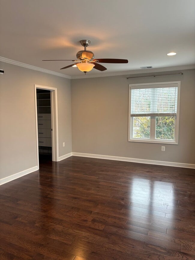 Building Photo - Beautiful Home Conveniently Located in Alexandria w/ Lower Level Suite