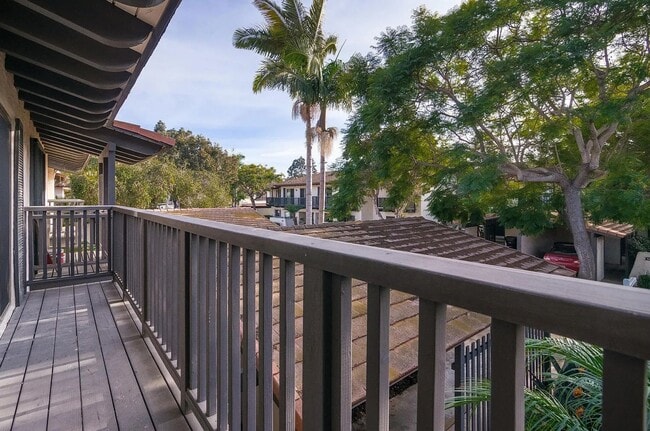 Building Photo - 4 Bedrooms and 2.5 baths!  Modern upgrades and a coastal community!
