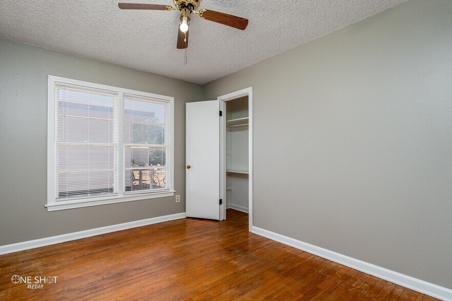 Building Photo - 1002 S San Jose Dr