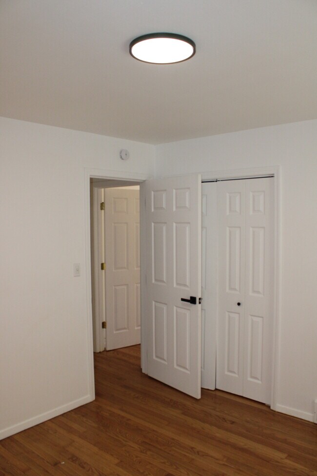 Building Photo - 4bed 2 full bath in Independence off Truma...