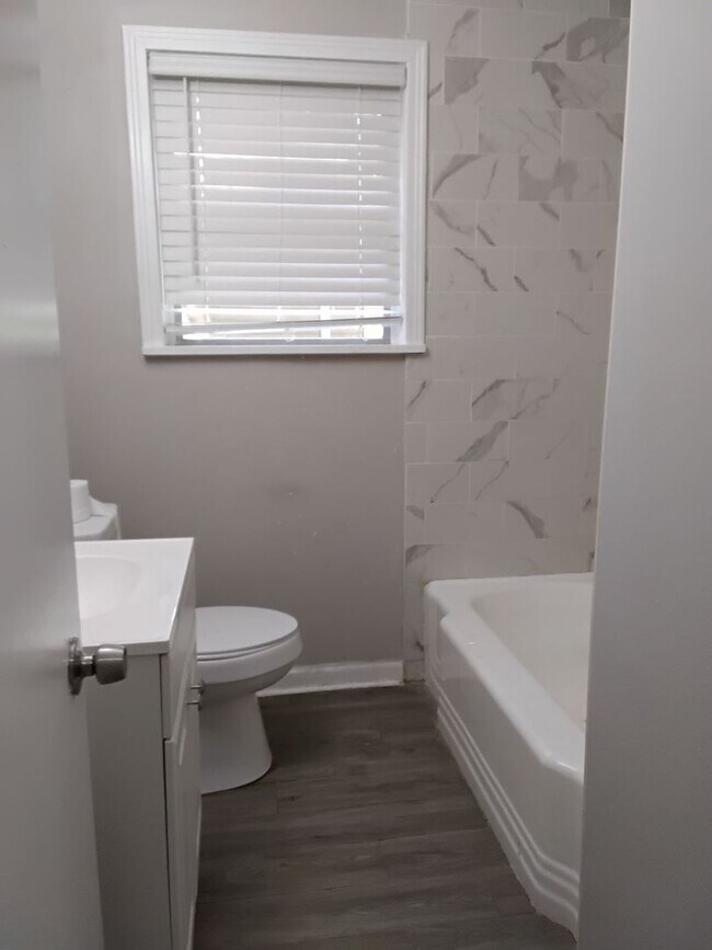 Building Photo - $500 OFF MOVE IN SPECIAL - HEART OF BROADMOOR HOME-3/1.5