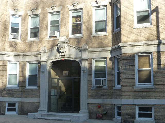 Building Photo - 120 Warren St