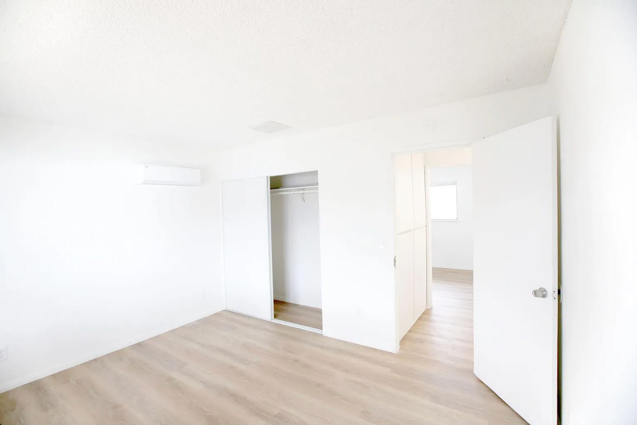 Building Photo - 6474 Linda Lee Dr