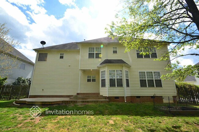 Building Photo - 151 Forest Walk Way