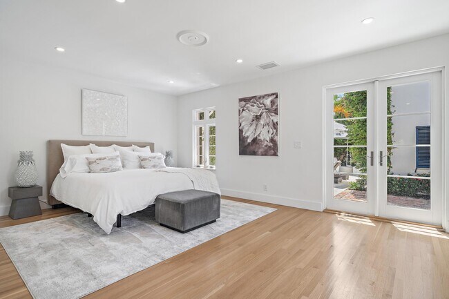 Building Photo - 306 Cordova Rd