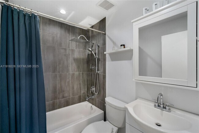 Building Photo - 9451 SW 6th Ln