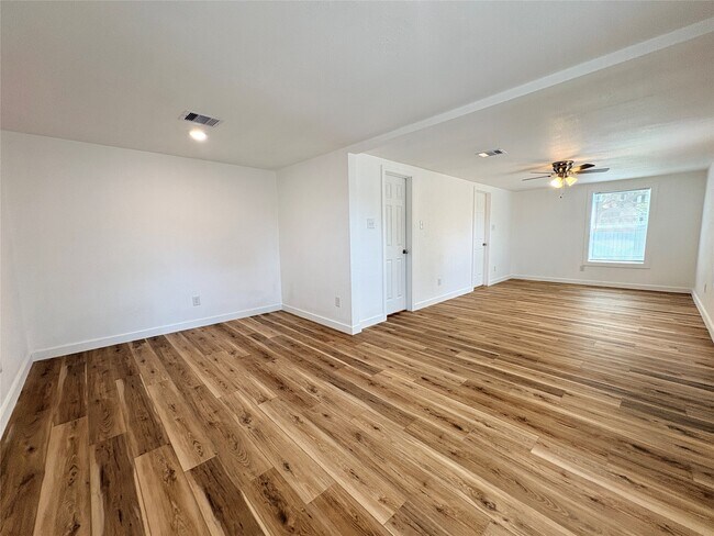 Building Photo - 3206 Avenue K